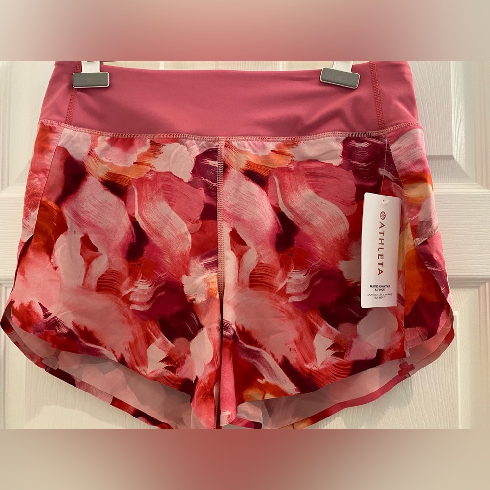 Athleta Printed Run with It 4.5” short, size Medium